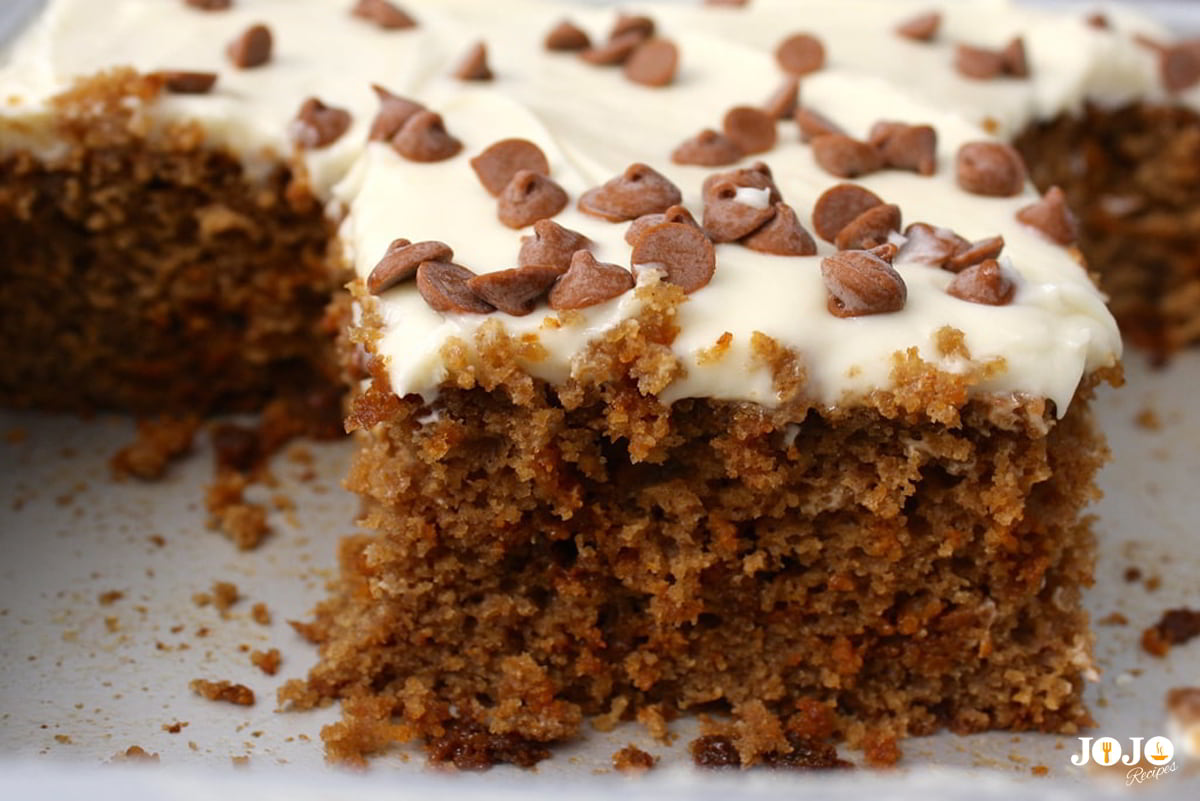 Delicious chocolate applesauce cake with smooth ganache Chocolate applesauce cake topped with rich chocolate ganache